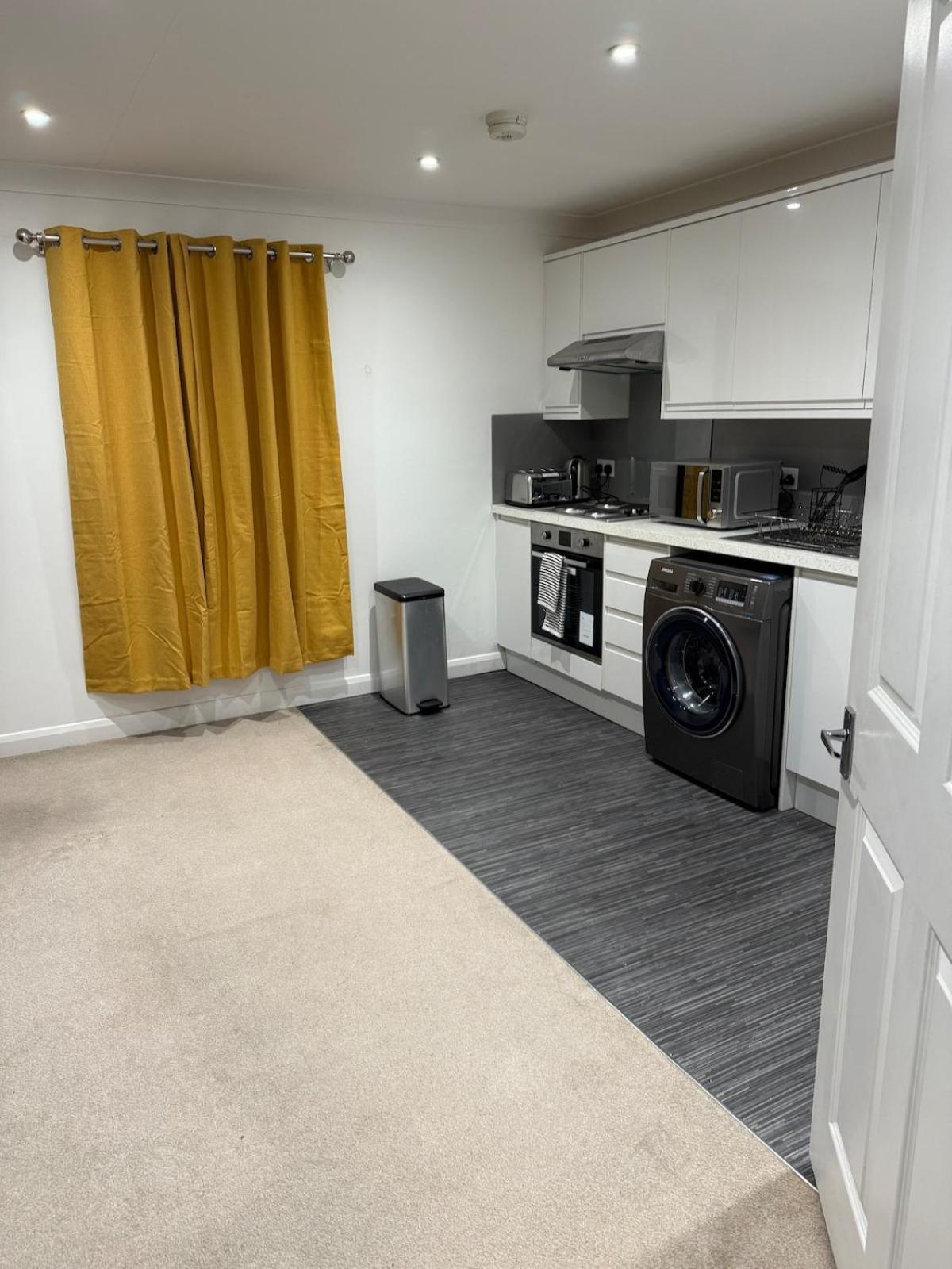 Stunning 2-Br Home Gravesend Town Centre, Kent גרייבסנד מראה חיצוני תמונה